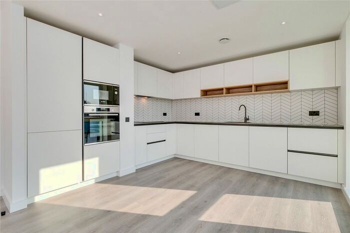 3 Bedroom Flat To Rent In Rothesay House, Glenthorne Road, Hammersmith, London, W6