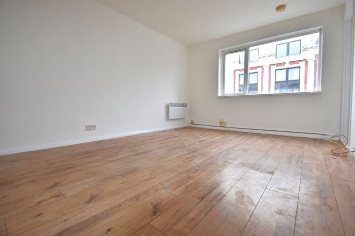 1 Bedroom Flat To Rent In Kingston Road, Portsmouth, Hampshire, PO2