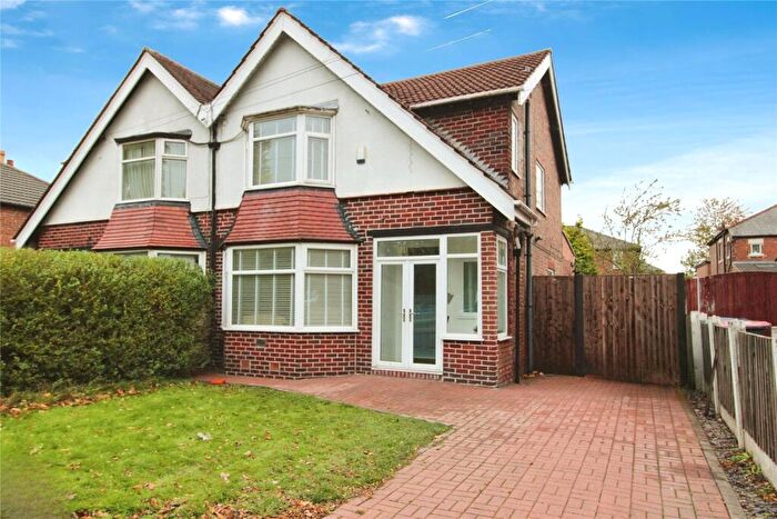 3 Bedroom Semi-Detached House For Sale In Manchester Road, Pendlebury, Swinton, Salford, M27