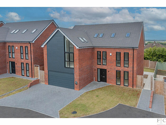 6 Bedroom Detached House For Sale In Cleves Gardens, Leicester, LE2