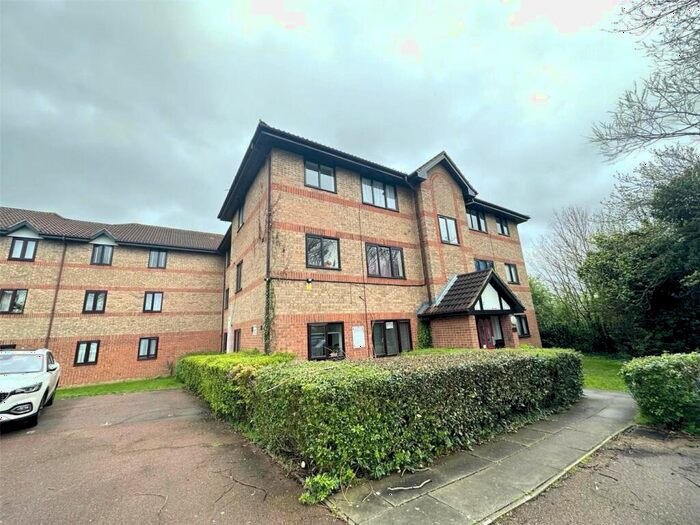 1 Bedroom Apartment To Rent In Dalrymple Close, London, N14