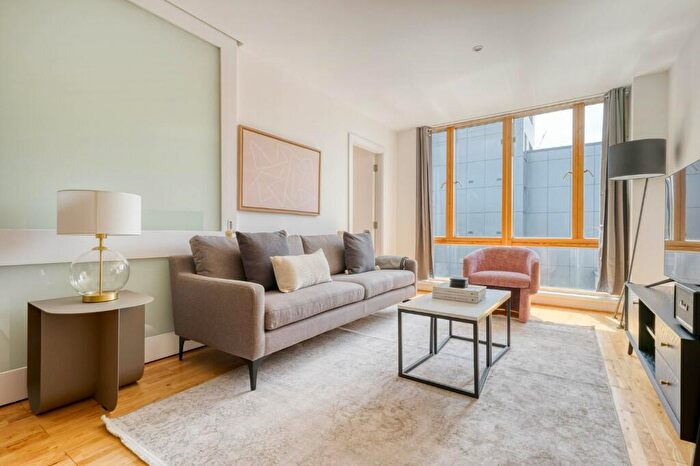 2 Bedroom Apartment To Rent In Drysdale Street, London, N1