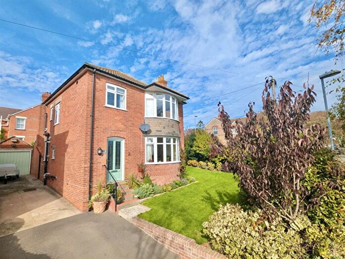 3 Bedroom Detached House For Sale In Icen Road, Weymouth, DT3