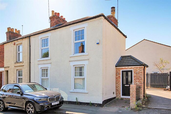3 Bedroom End Of Terrace House For Sale In Redwell Road, Wellingborough, NN8