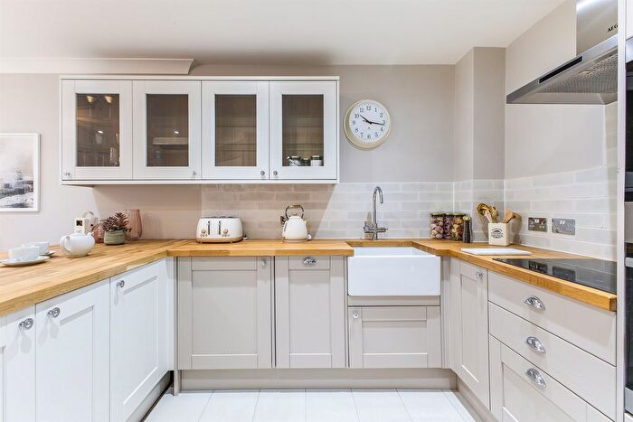 2 Bedroom Flat For Sale In Grove Road, Wantage, OX12