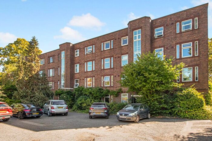 2 Bedroom Flat For Sale In Rosemary Gardens, Palewell, SW14