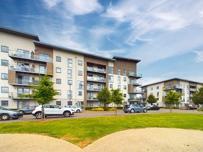2 Bedroom Flat To Rent In Sallow House, Wallingford Way, Maidenhead, Berkshire, SL6