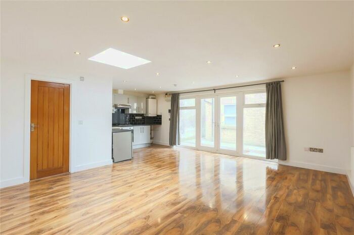 Apartment To Rent In Holloway Road, Archway, London, N19