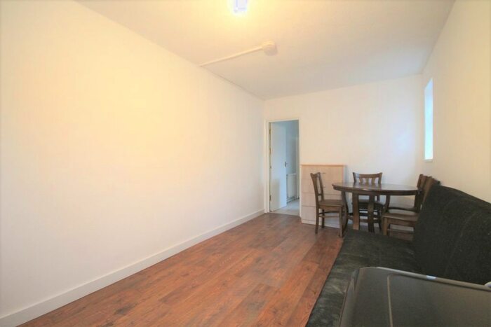 1 Bedroom Flat To Rent In Sunnycroft Road, Hounslow, TW3