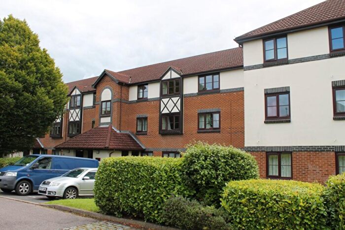 1 Bedroom Apartment To Rent In Wordsworth Mead, Redhill, RH1
