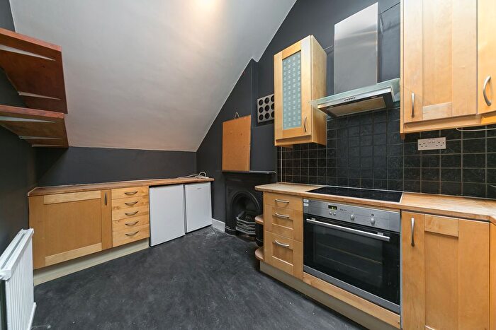 2 Bedroom Flat To Rent In Minster Road, London, NW2
