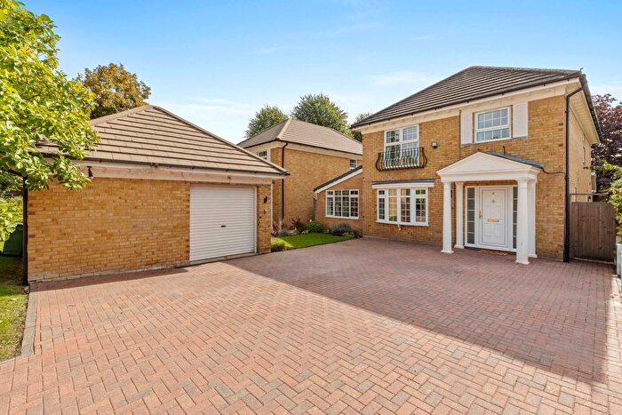 4 Bedroom Detached House For Sale In Limetree Walk, Amersham, HP7