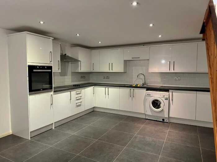 3 Bedroom Terraced House For Sale In Semilong Road, Semilong, Northampton, NN2