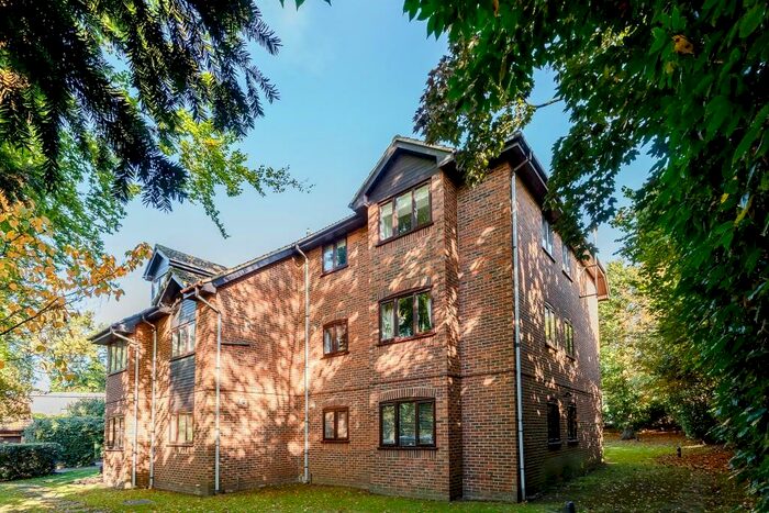 2 Bedroom Apartment To Rent In Barrington Lodge, Princes Road, Weybridge, KT13