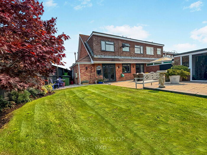 4 Bedroom Semi-Detached House For Sale In Willsdown Road, Exeter, EX2
