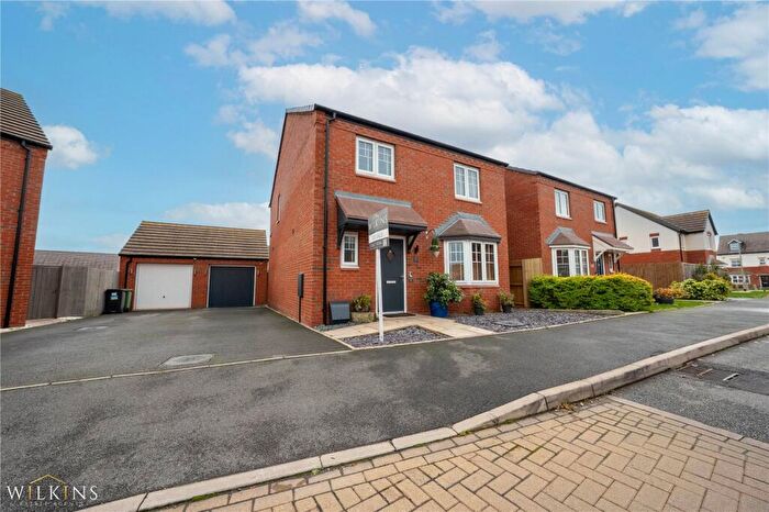 3 Bedroom Detached House For Sale In Meadow Way, Tamworth, Staffordshire, B79