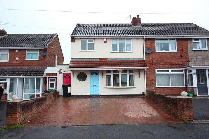 3 Bedroom Semi-Detached House For Sale In Lawnsdown Road, Brierley Hill, West Midlands, DY5