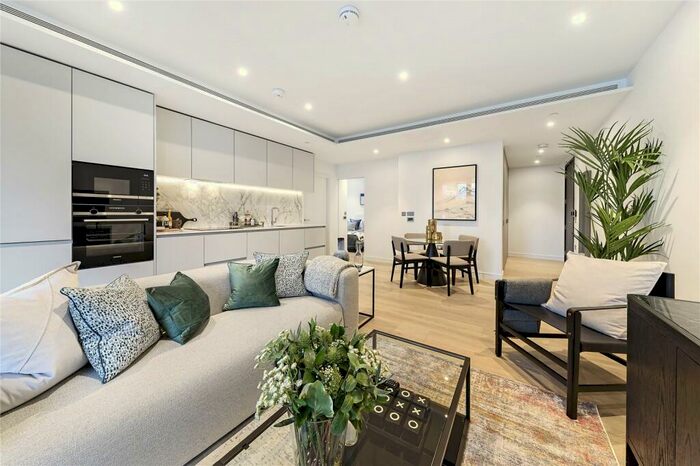 2 Bedroom Apartment To Rent In Water Street, London, E14