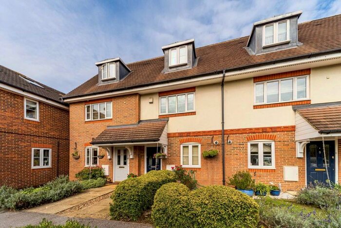 3 Bedroom Property To Rent In Leigh Place, Feltham, TW13