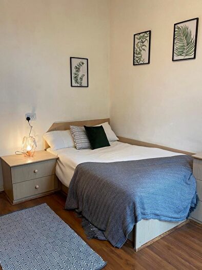 1 Bedroom Semi-Detached House To Rent In Holly Bank, Leeds, LS6