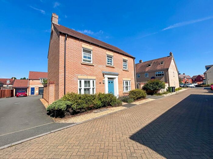 3 Bedroom Detached House For Sale In Dartmoor Way, Biggleswade, SG18
