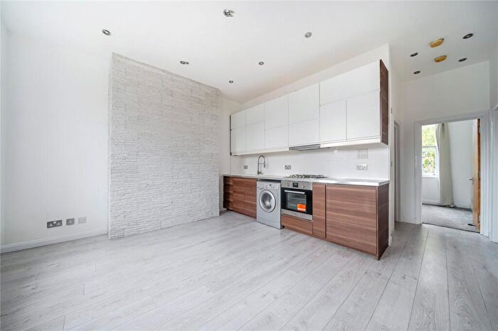 2 Bedroom Apartment For Sale In Selhurst Road, London, SE25