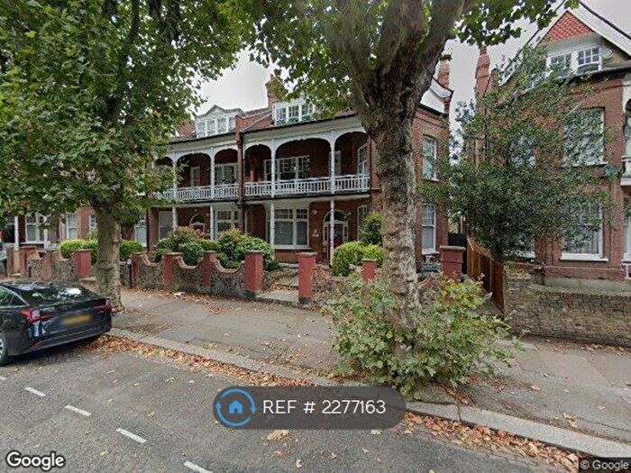 Studio To Rent In Queens Avenue, London, N10