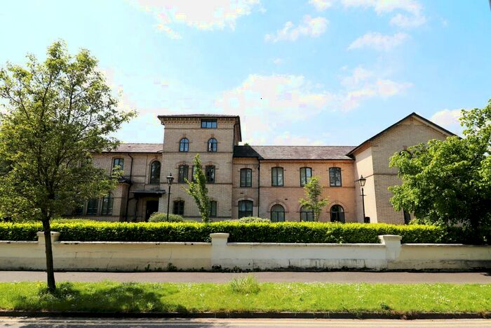 3 Bedroom Apartment To Rent In Ellerslie Court, Upper Park Road, Manchester, M14