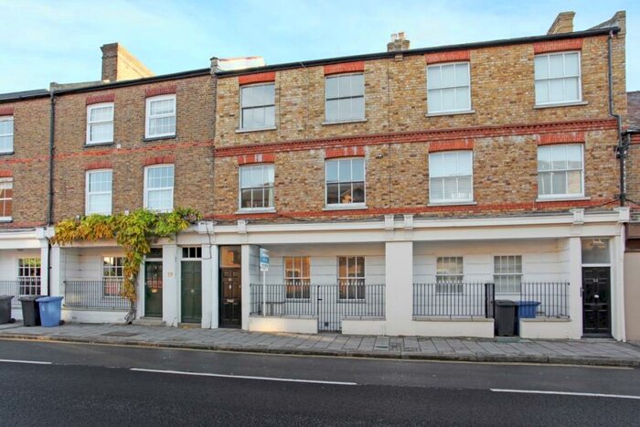 2 Bedroom Duplex To Rent In Kings Road Windsor, SL4