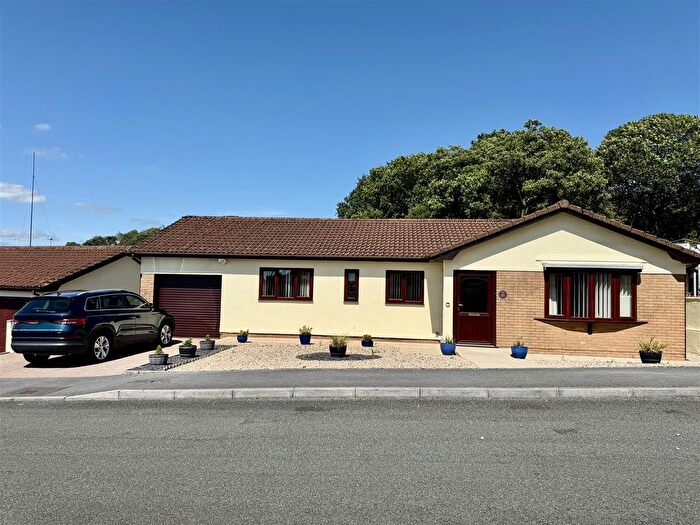 3 Bedroom Detached Bungalow For Sale In Woodlands Park, Ammanford, SA18