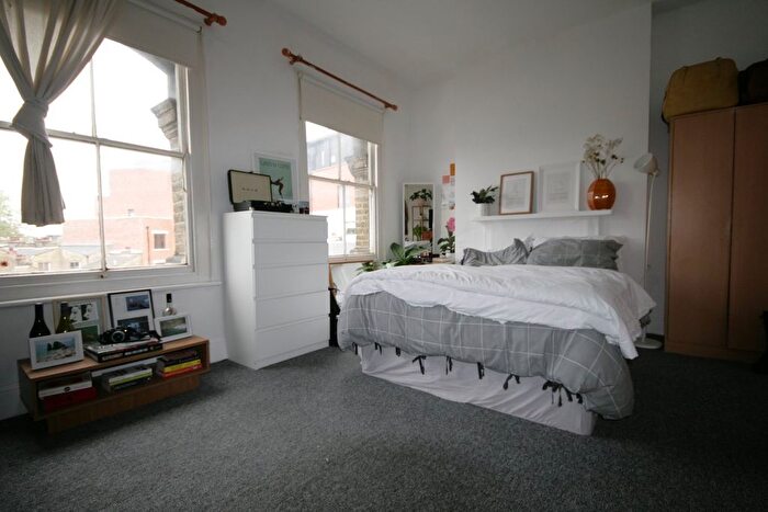 4 Bedroom Maisonette To Rent In Ferndale Road, Brixton, London, SW9