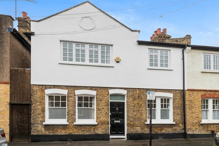 2 Bedroom End Of Terrace House To Rent In Straightsmouth, London, SE10