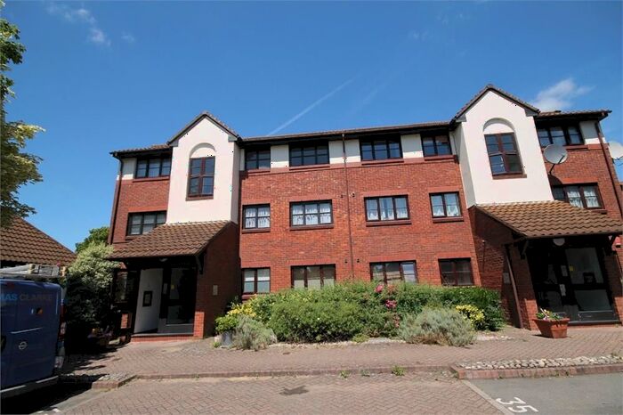 2 Bedroom Flat To Rent In Violet Close, Wallington, SM6