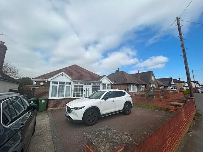 3 Bedroom Detached Bungalow To Rent In Ashford, Sunbury, TW15