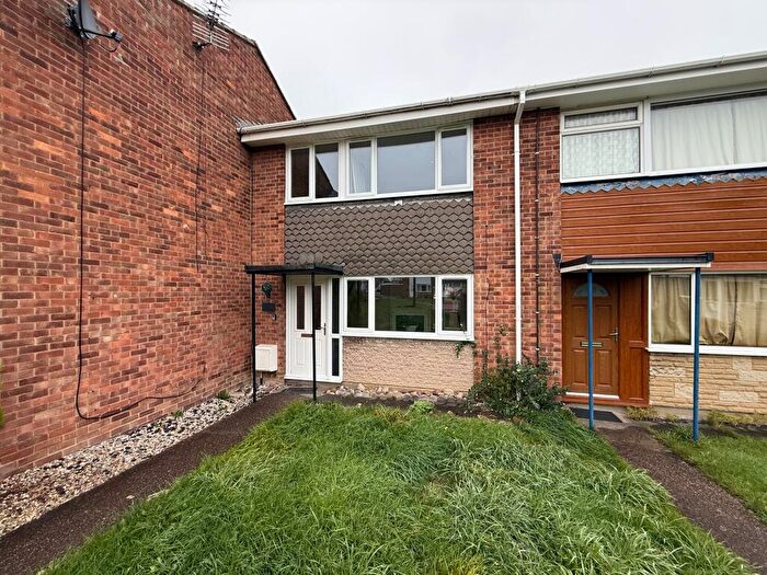 3 Bedroom Town House To Rent In Oversetts Court, Swadlincote, Newhall, DE11