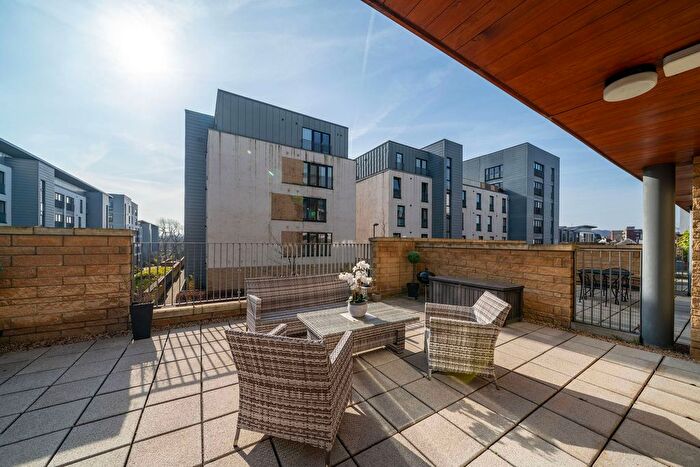 1 Bedroom Flat For Sale In Kimmerghame Terrace, Edinburgh, EH4