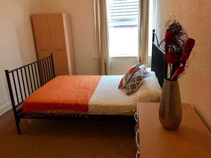 1 Bedroom Flat To Rent In Flat, North Grange Road, LS6