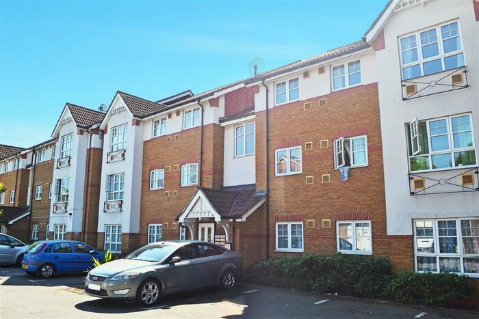 2 Bedroom Flat To Rent In Newcombe Gardens, Hounslow, TW4