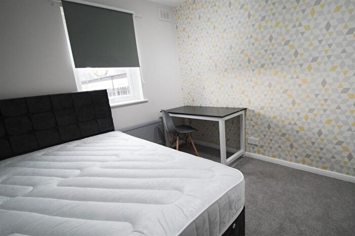 4 Bedroom Apartment To Rent In Westfield Court, Hyde Park, Leeds, LS3