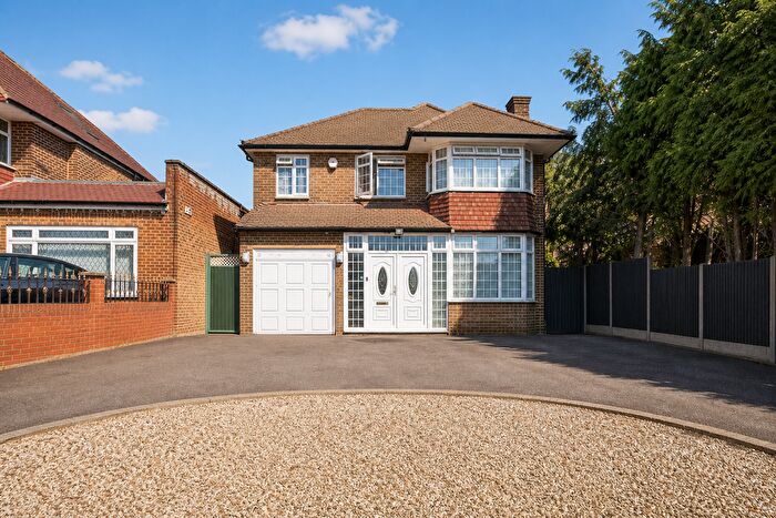 4 Bedroom Detached House For Sale In Mallard Way, London, NW9