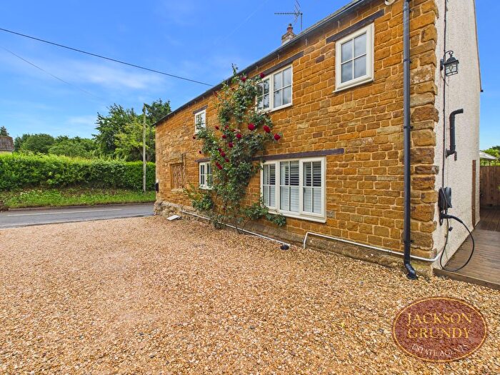 3 Bedroom Detached House For Sale In East Street, Long Buckby, NN6