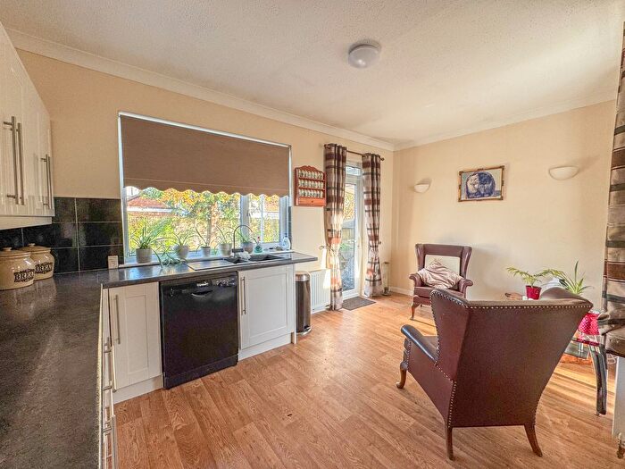 2 Bedroom Semi-Detached House For Sale In Aldermans Hill, Hockley, SS5