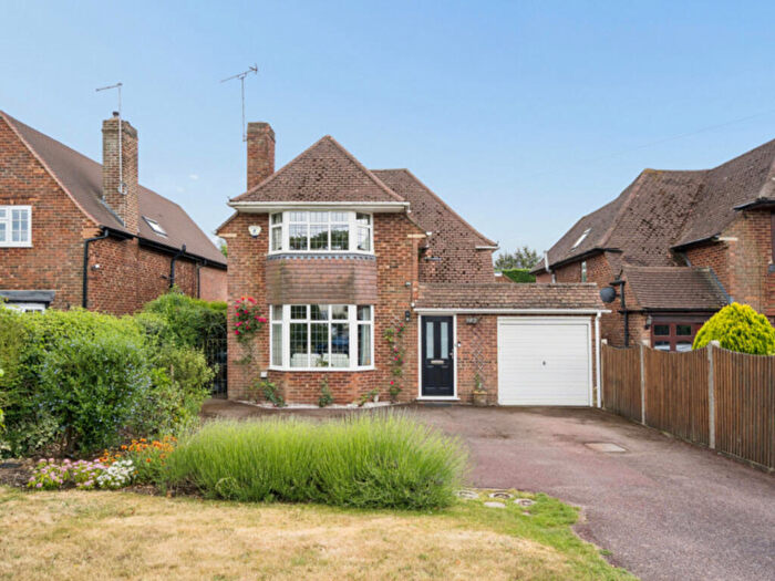 4 Bedroom Detached House For Sale In Holtspur Close, Beaconsfield, HP9