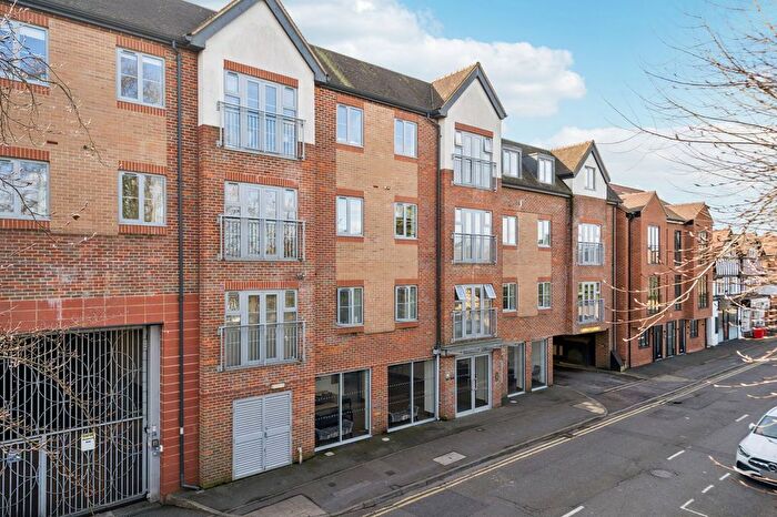 2 Bedroom Flat For Sale In Oak End Way, Oakridge Place, SL9