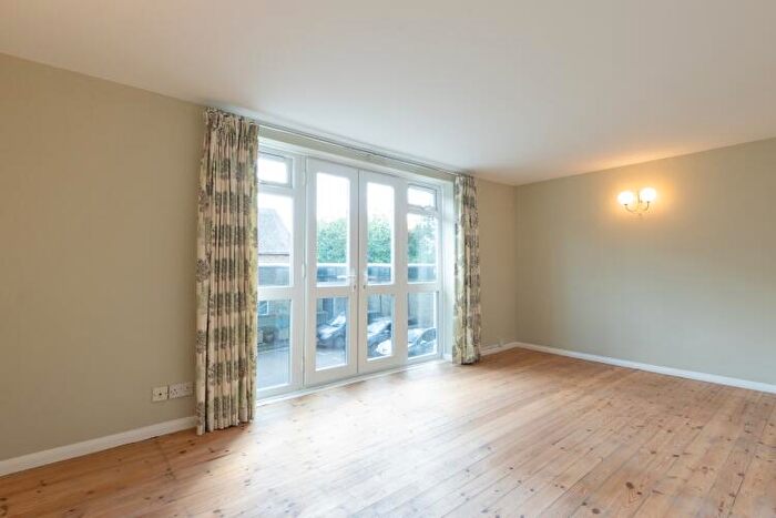 3 Bedroom Apartment To Rent In Cockpit Close, Woodstock, OX20