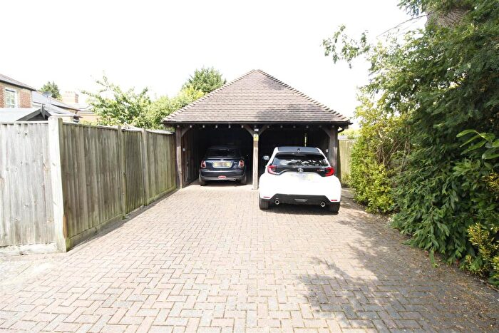 2 Bedroom Cottage To Rent In Coldharbour Road, Pyrford, GU22