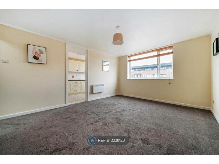 2 Bedroom Flat To Rent In Camden House, Hemel Hempstead, HP1