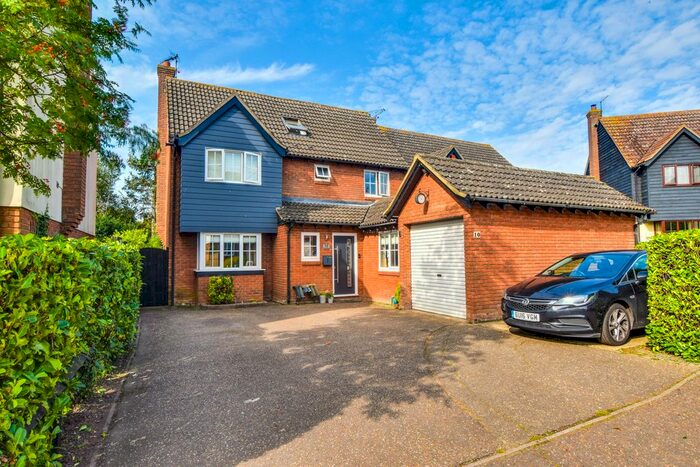 5 Bedroom Detached House For Sale In Broadfield, High Roding, Dunmow, CM6