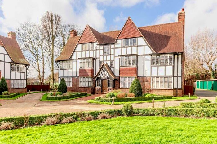 2 Bedroom Flat To Rent In Monks Drive, London, W3