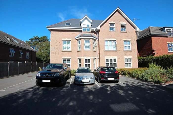 2 Bedroom Flat For Sale In Richmond Park Road, Bournemouth, BH8